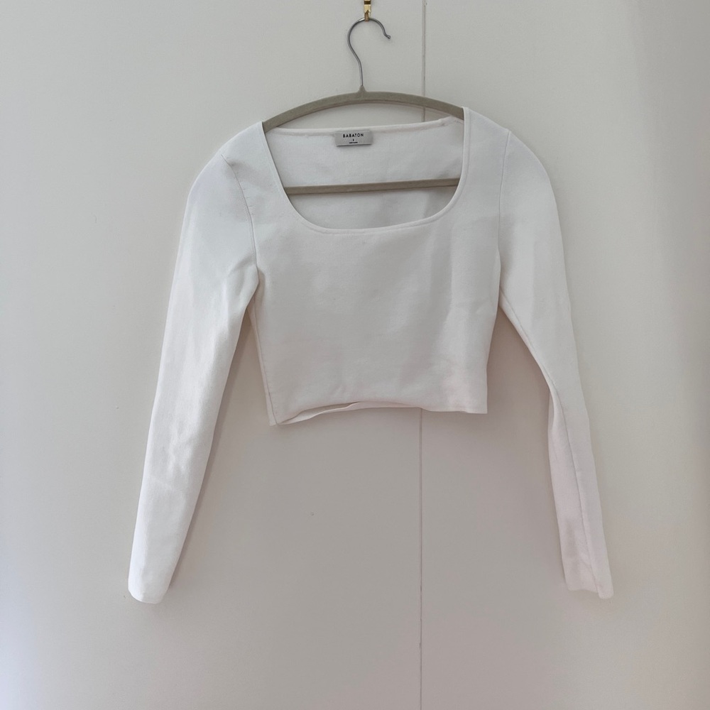 Aritzia Babaton white long sleeve crop top